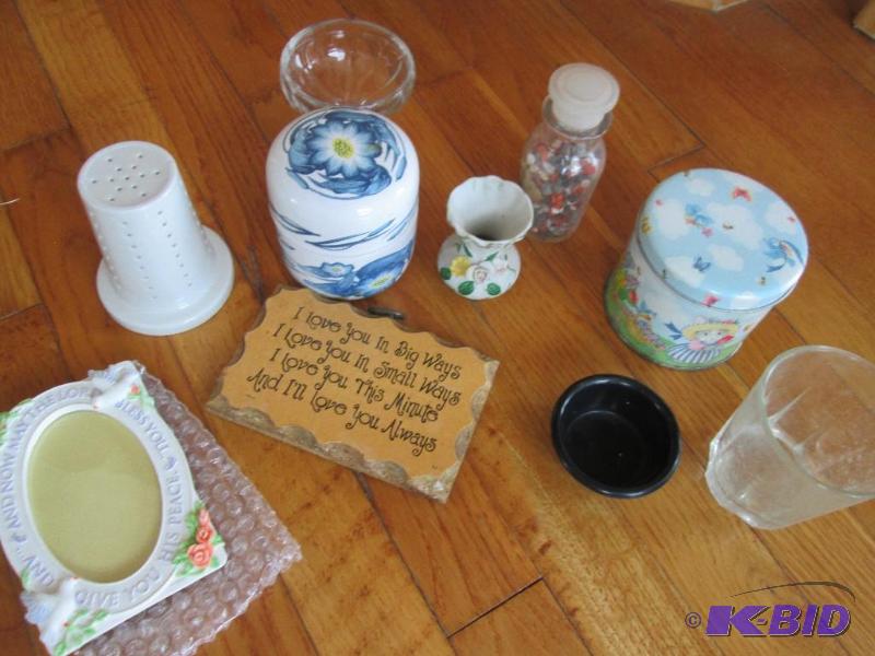 Lot of assorted glassware...