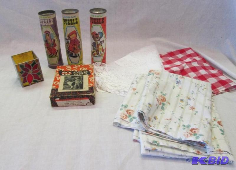 mixed lot vintage jigsaw puzzles, table cloth...