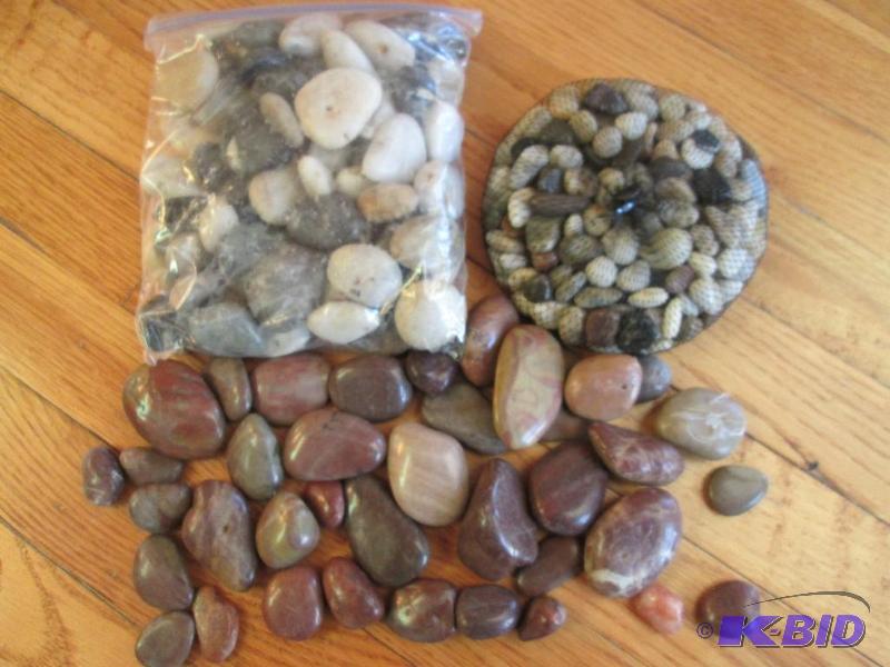 Lot of assorted decorative polished pebbles a...