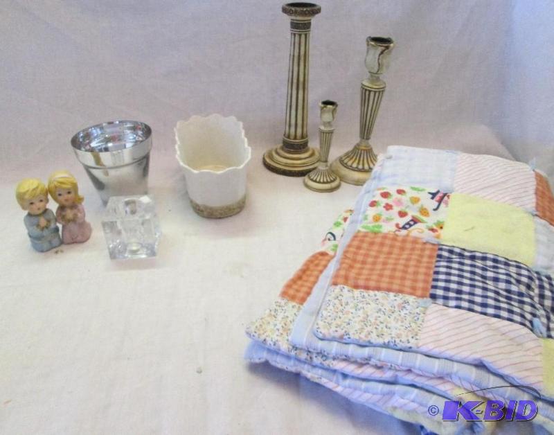 lot of assorted household dcor...