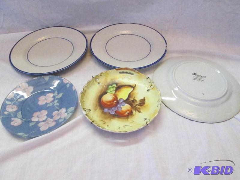 mixed lot of decorative plates...