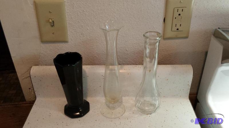 3 vases...