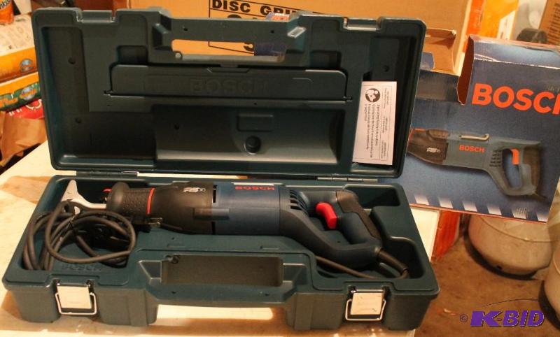 lot 9 image: Bosch RS 5 Reciprocating Saw 120 Volts 10 Amp...