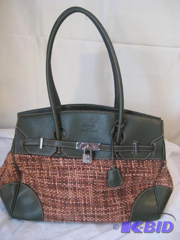lot 13 image: Hermes Purse Green Leather and Brown Woven Bu...