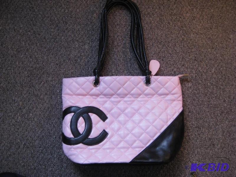 lot 33 image: Channel Pink Quilted Purse...