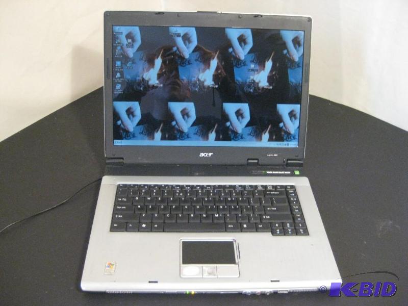 lot 57 image: Acer Aspire 3000 Laptop Computer 15" Scr...