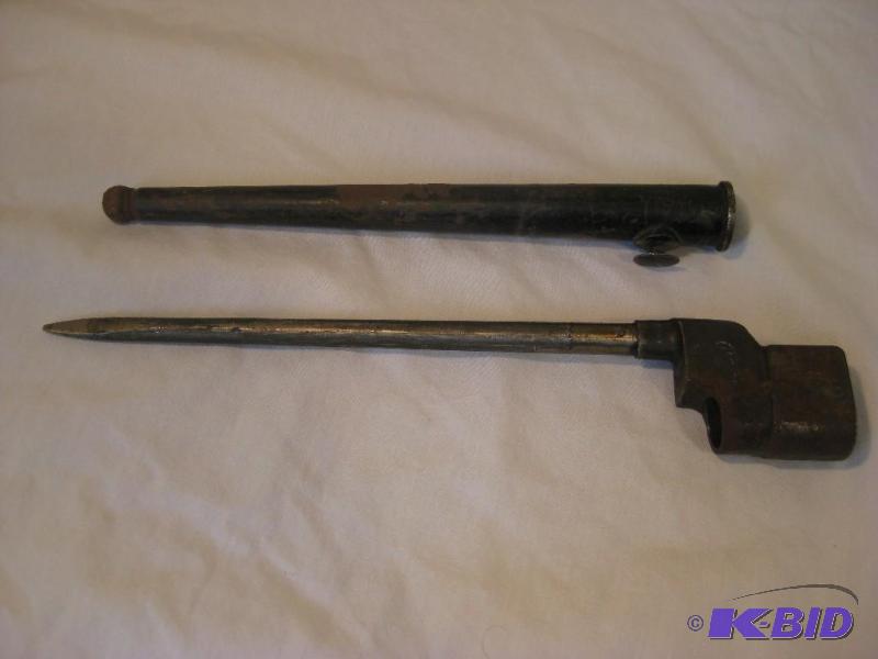 lot 7 image: Vintage English Bayonet with Scabbard...