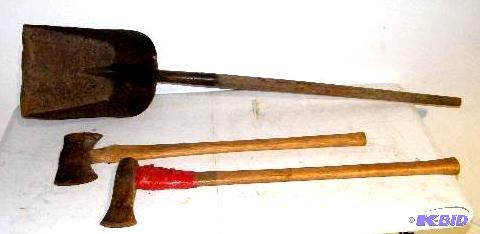 lot 196 image: Three Piece Tool Lot - Splitting maul - Axe -...
