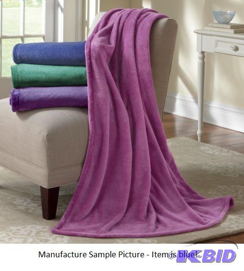 lot 79 image: Lush Plush Microfiber Throw - Blue - Is delic...