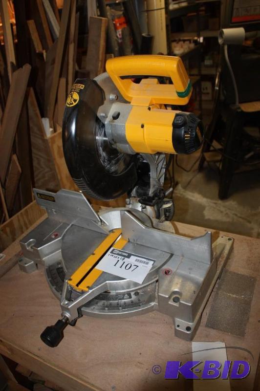 lot 1107 image: DeWalt Compound Miter Saw DW705 120VAC 13.0A 4000RPM Double Insulated.