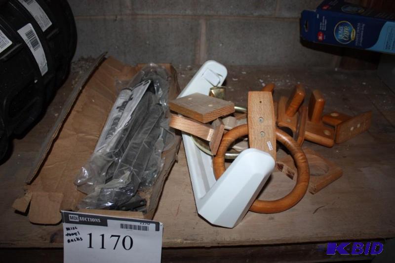lot 1170 image: Shelf Lot of Miscellaneous Towel Racks & Toilet Paper Holder.