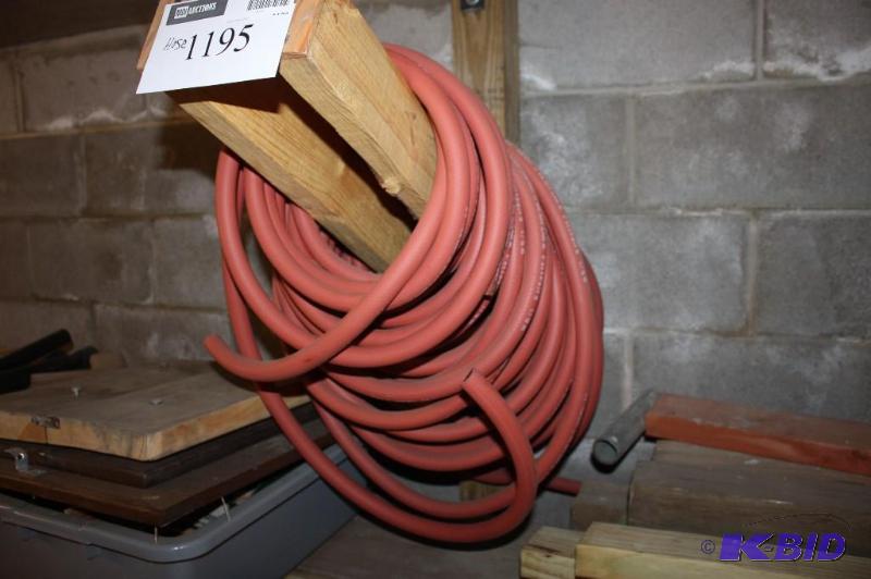 lot 1195 image: Rubber Hose Red 58 LC SAE 2OR3 Class D2 0786.