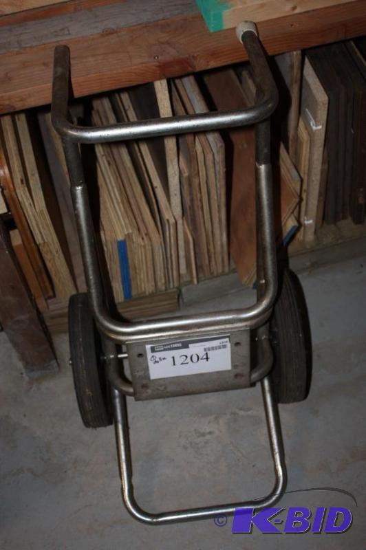 lot 1204 image: Metal Dolly.