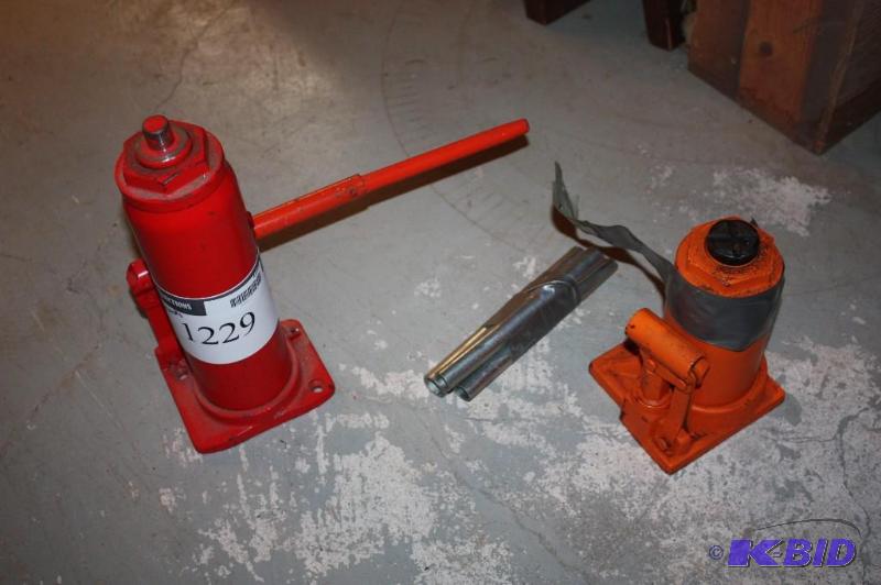 lot 1229 image: Lot of (2) Hydro-Jacks OrangeRed wPump Handle.