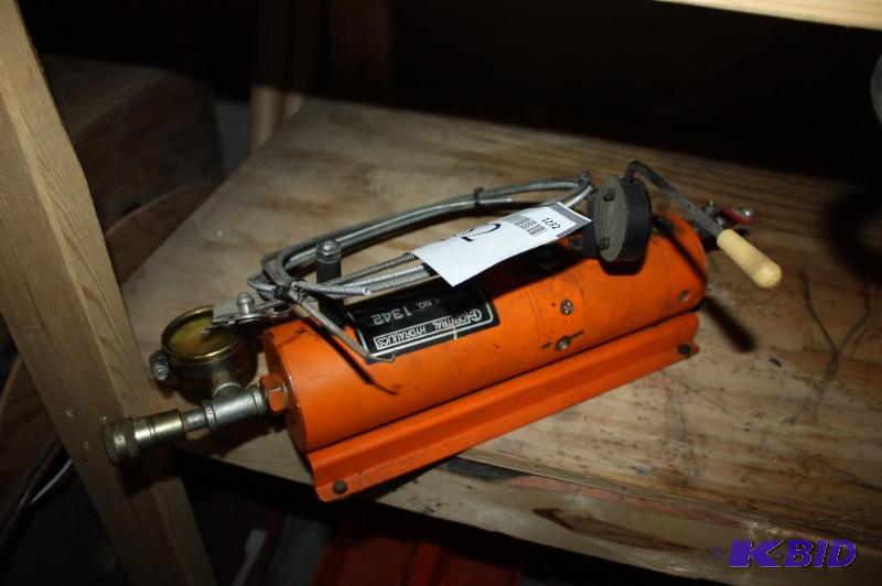 lot 1232 image: Hydro Pump 10 Ton Air Hydraulic Pump Model 1342.