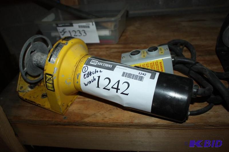 lot 1242 image: Superwinch Brand Electric Winch.