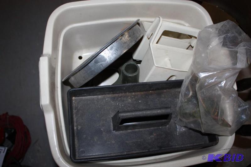 lot 1261 image: Lot of Miscellaneous Hardware Including Sargent Tool Sweeny 1803C Torque Multiplier And More.