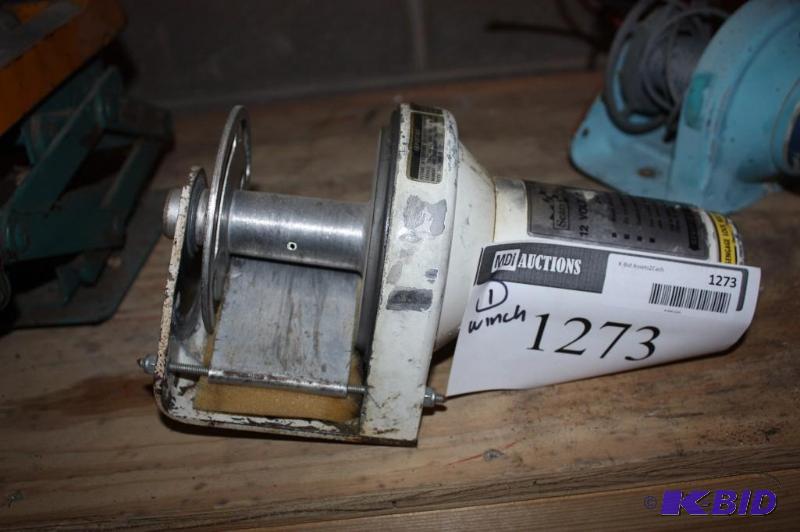 lot 1273 image: Sears 12 Volt DC Winch.