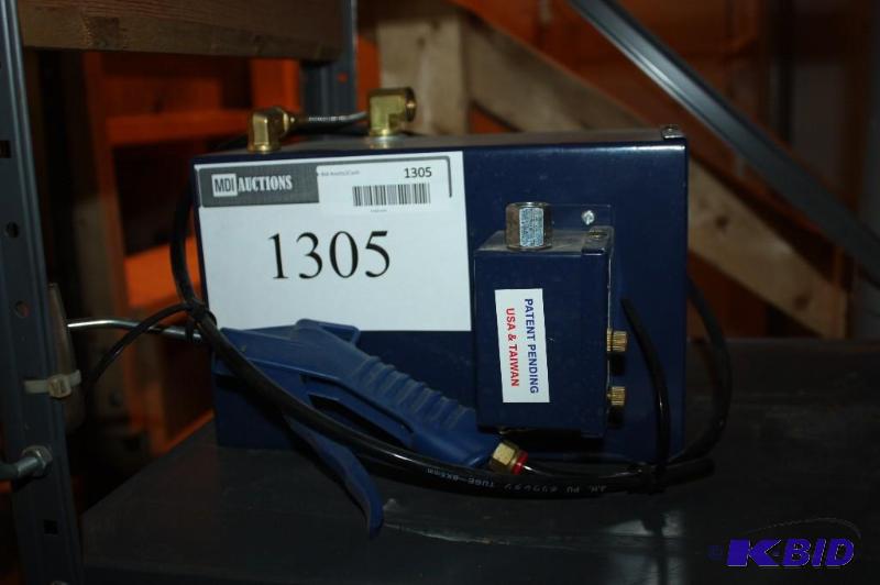 lot 1305 image: Air Blow Gun wAir Pump & Controller