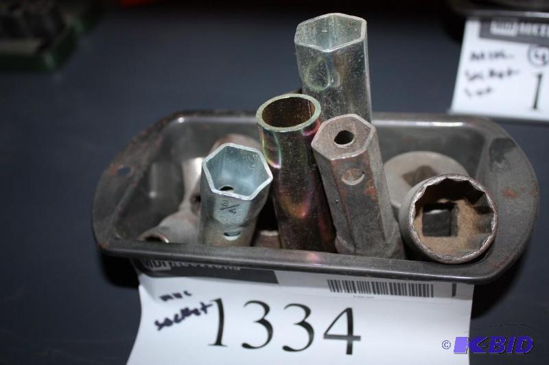 lot 1334 image: Misc Lot of Various Sizes of Socket Wrench Bits and Parts.