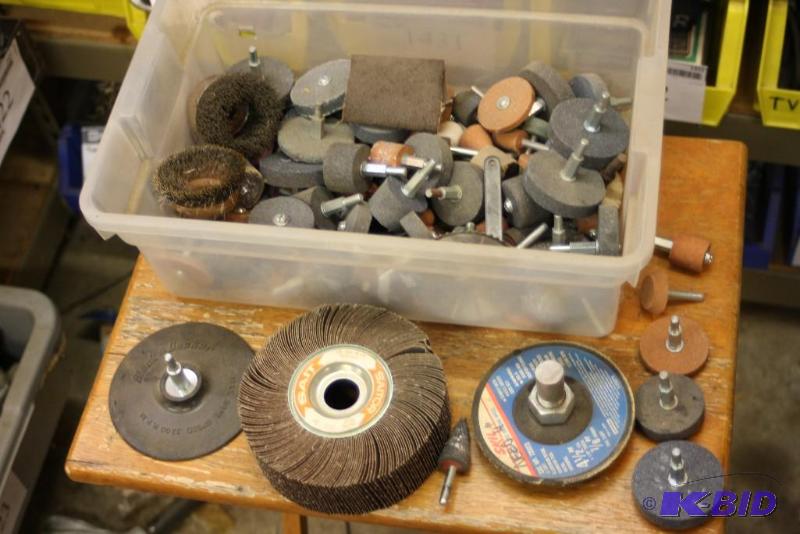 lot 1418 image: Box Lot of Miscellaneous Buffing Pads & Grinding Discs.