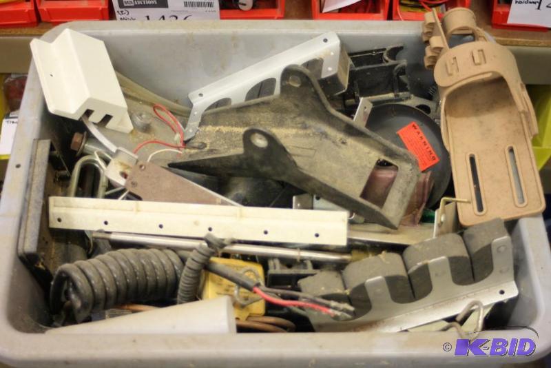 lot 1423 image: Box Lot of Miscellaneous Hardware.