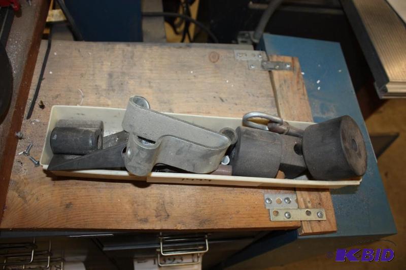 lot 1494 image: 2516-h Compact Bender for Pipes and Metal.