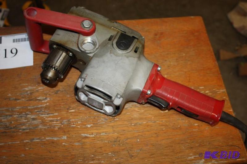 lot 1519 image: Milwaukee Brand Driver Heavy Duty 7.5A 120V 1200RPM High Speed 300RPM Low Speed.
