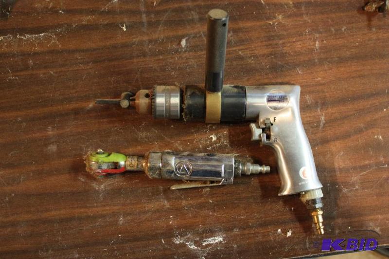 lot 1547 image: Lot of (2) Miscellaneous Air Tools Socket Wrench Drill.