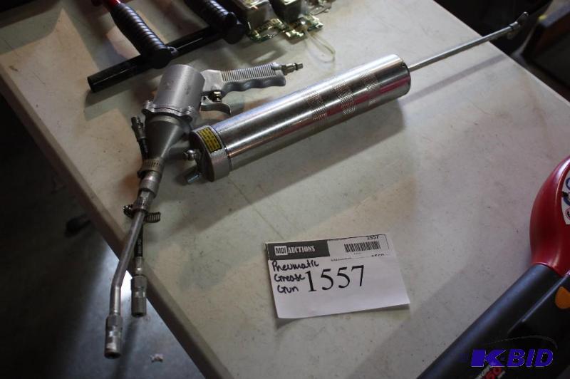 lot 1557 image: Pneumatic Grease Gun.