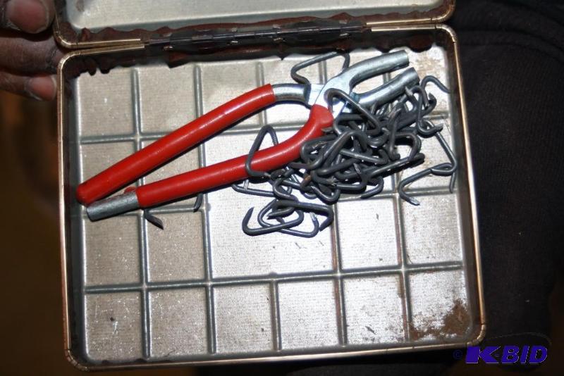 lot 1687 image: Clip Ring Kit.
