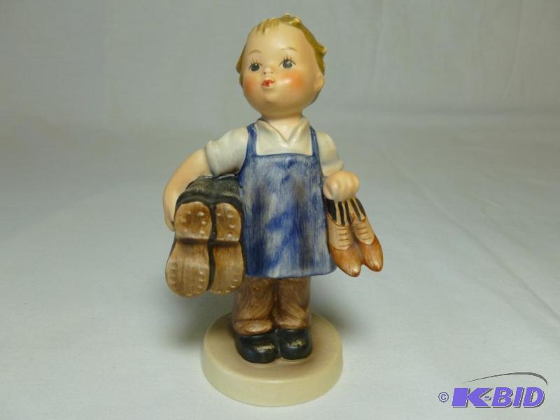 Beautiful Goebel - Hummel figurine that measu...