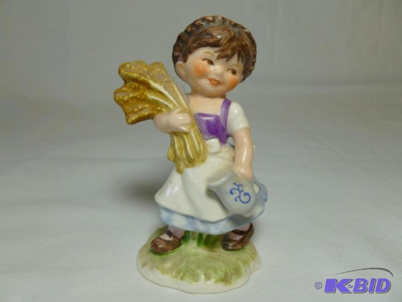 Beautiful Goebel - Hummel figurine that measu...