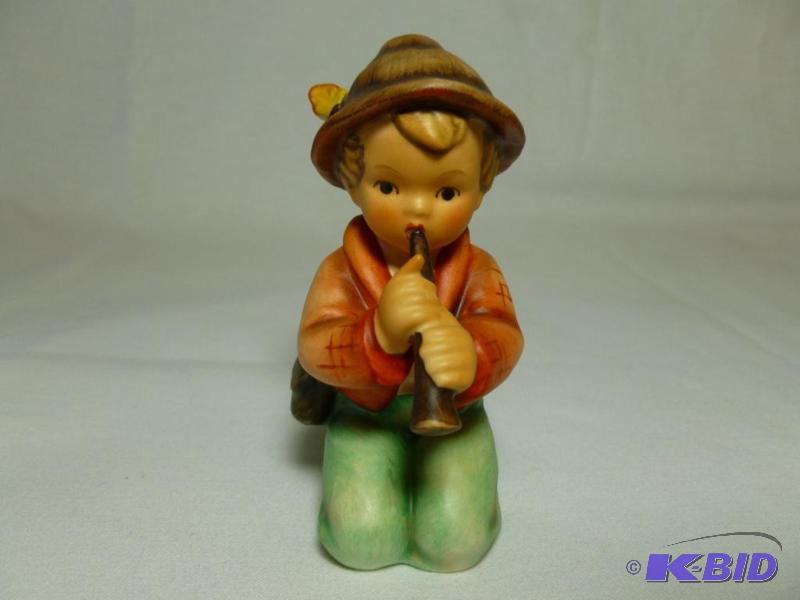 Beautiful Goebel - Hummel figurine that measu...