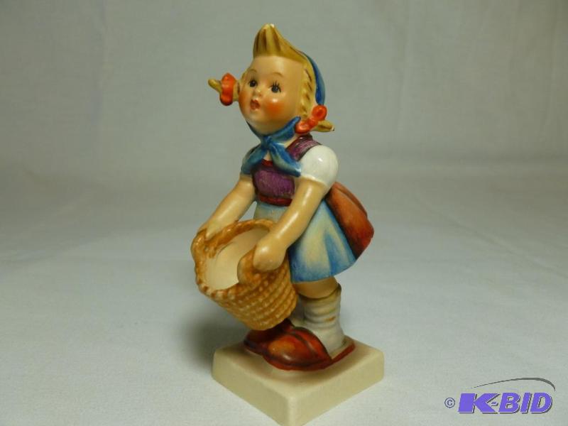 Beautiful&nbspHummel with partial bee figuri...