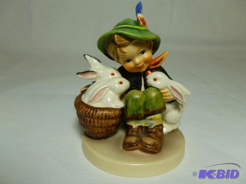 Beautiful&nbspHummel with partial bee figuri...