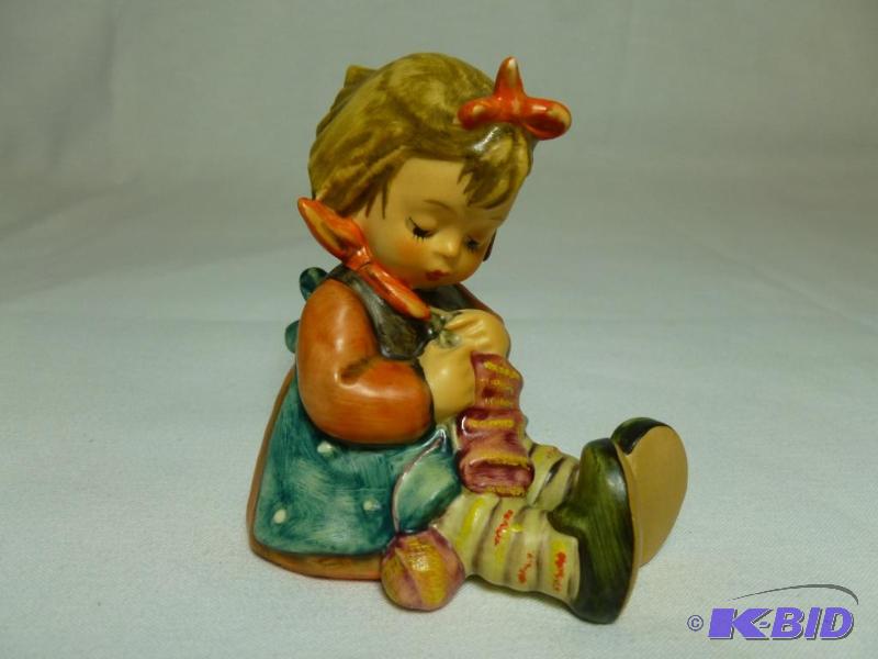 Beautiful Goebel - Hummel figurine that measu...