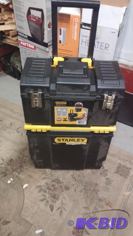 lot 22 image: Rolling Tool Box