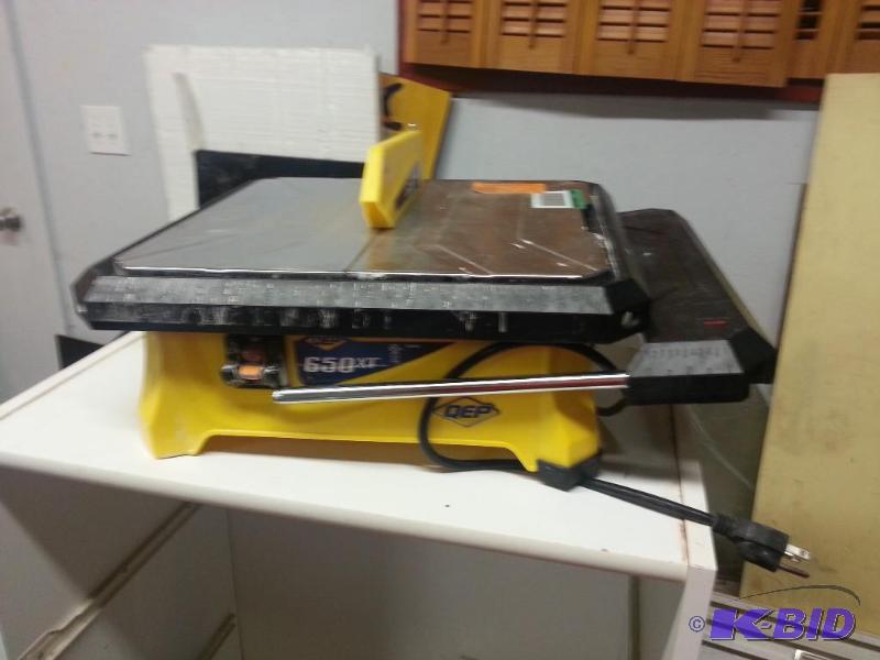 lot 3 image: Tile Saw