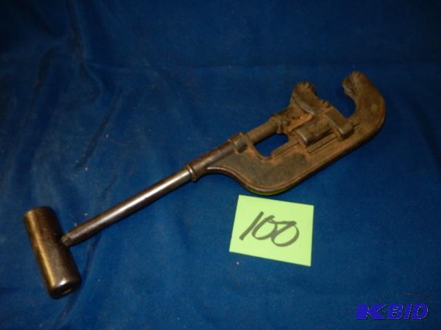 lot 100 image: TRIMO PIPE CUTTER