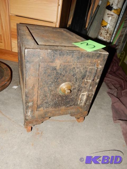 lot 3 image: Very Old Safe