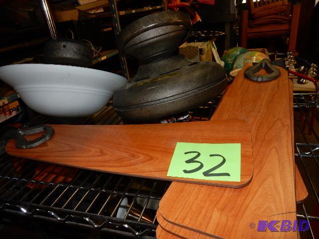 lot 32 image: 44in Ceiling fan with light