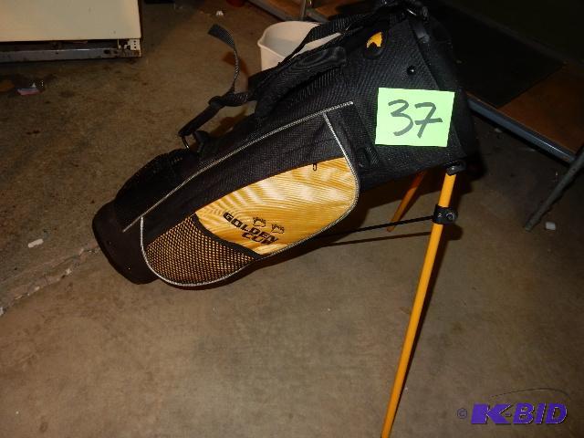 lot 37 image: Golden Club, Small Golf bag
