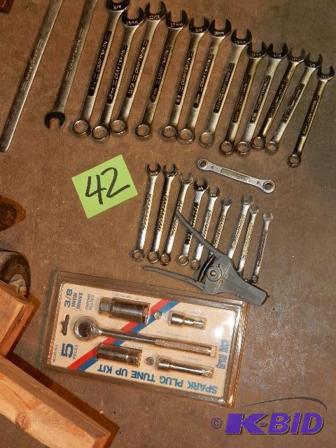 lot 42 image: CRAFTSMAN Box Wrenches