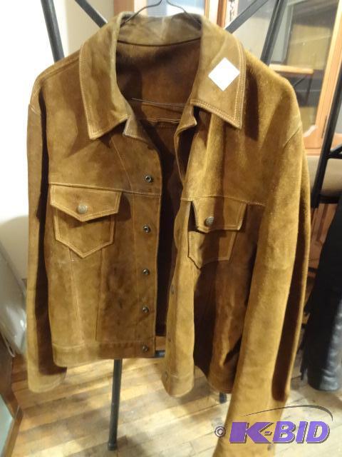 Brown leather jacket. Size 40...