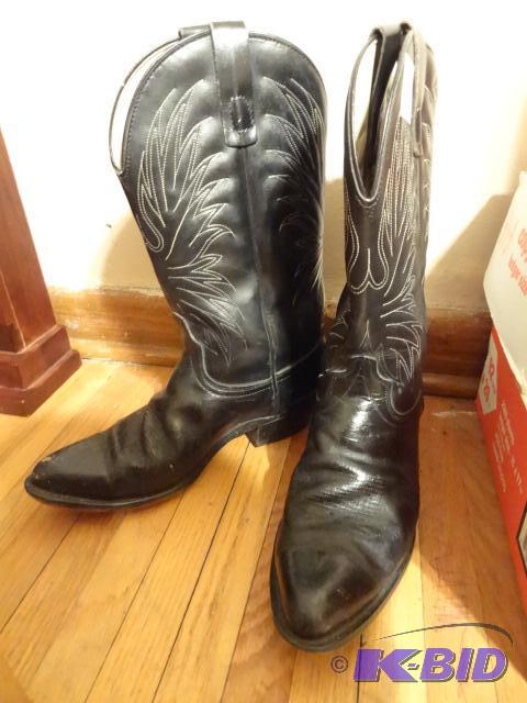Pair of cowboy boots. 9D...