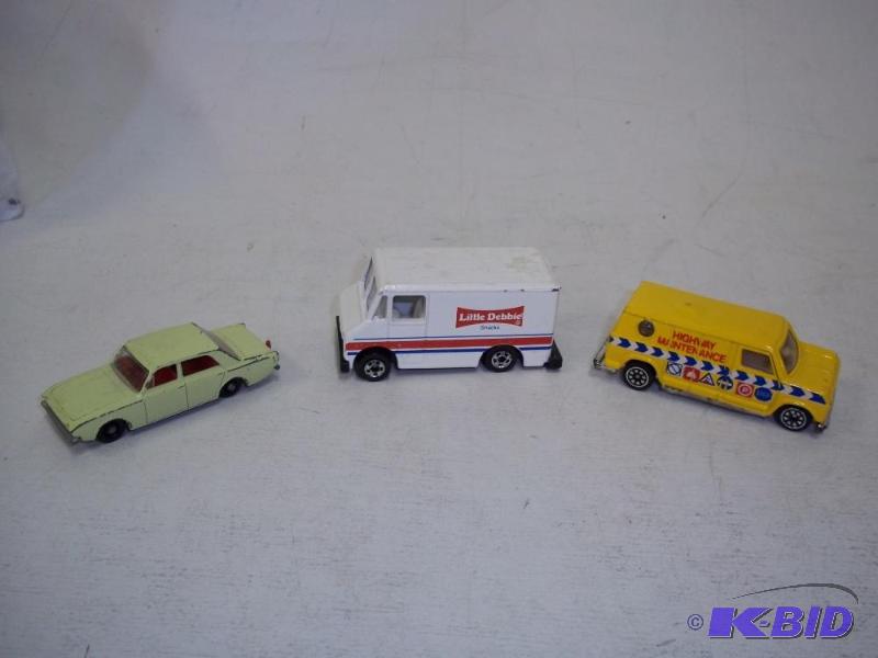 Set of 3 Toy Vehicles   Little Debbie Deliver...