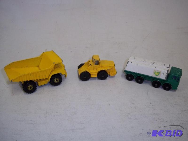 Set of 3 Toy Vehicles   Hot Wheels Dump Truck...