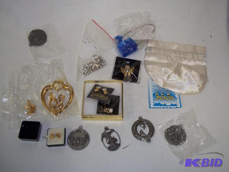 Assorted group of jewelry...