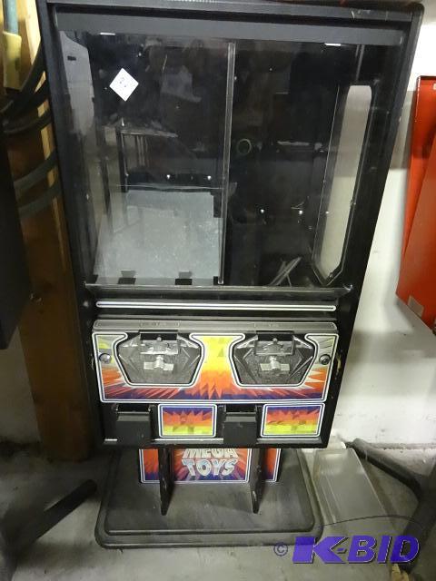 lot 22 image: Double sided $1 vend bulk machine. No keys...